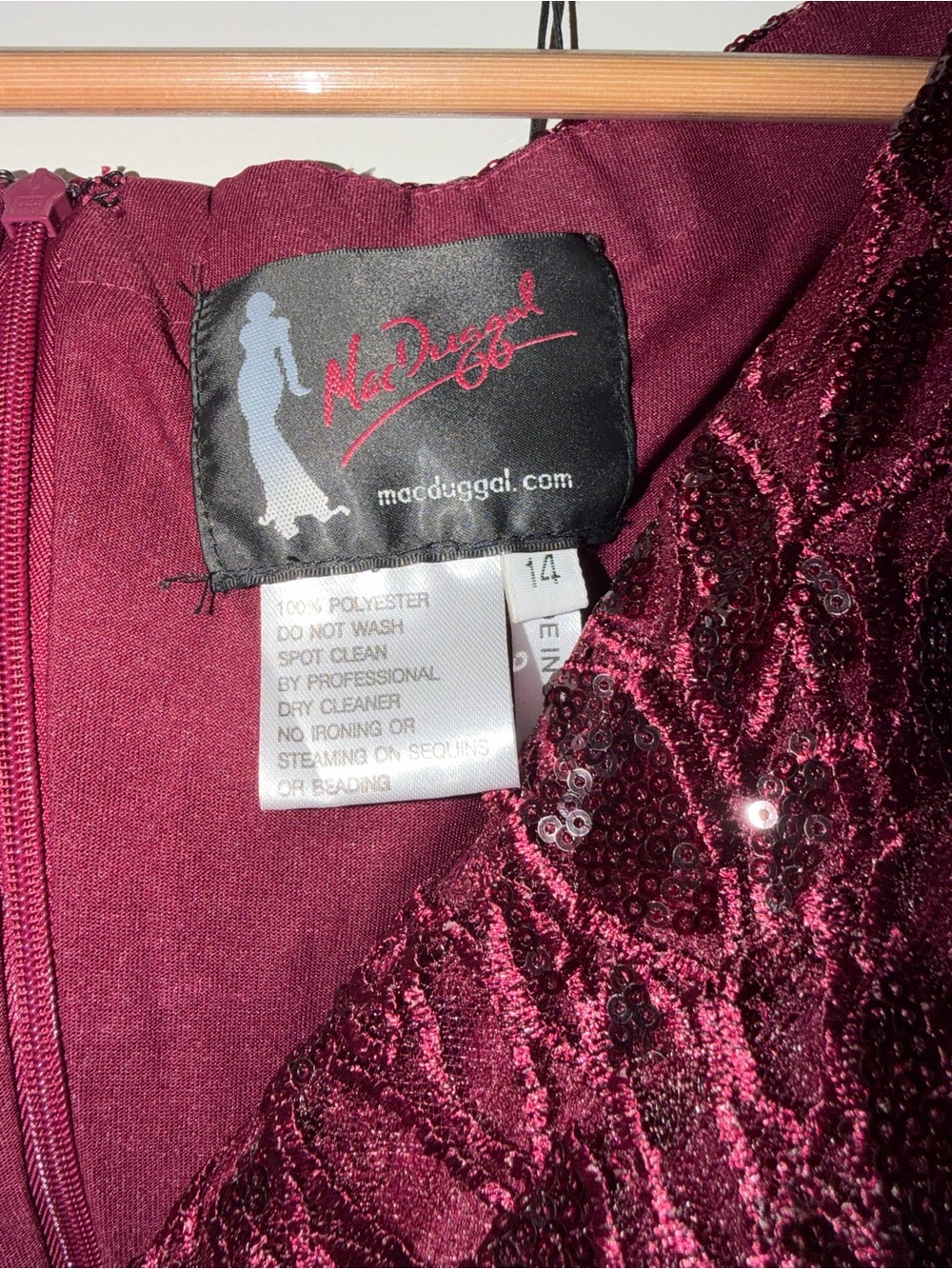 Mac Duggal. 12412 Women’s Elegant Burgundy Lace V-Neck Gown. Sz 14 NWT - Picture 8 of 12